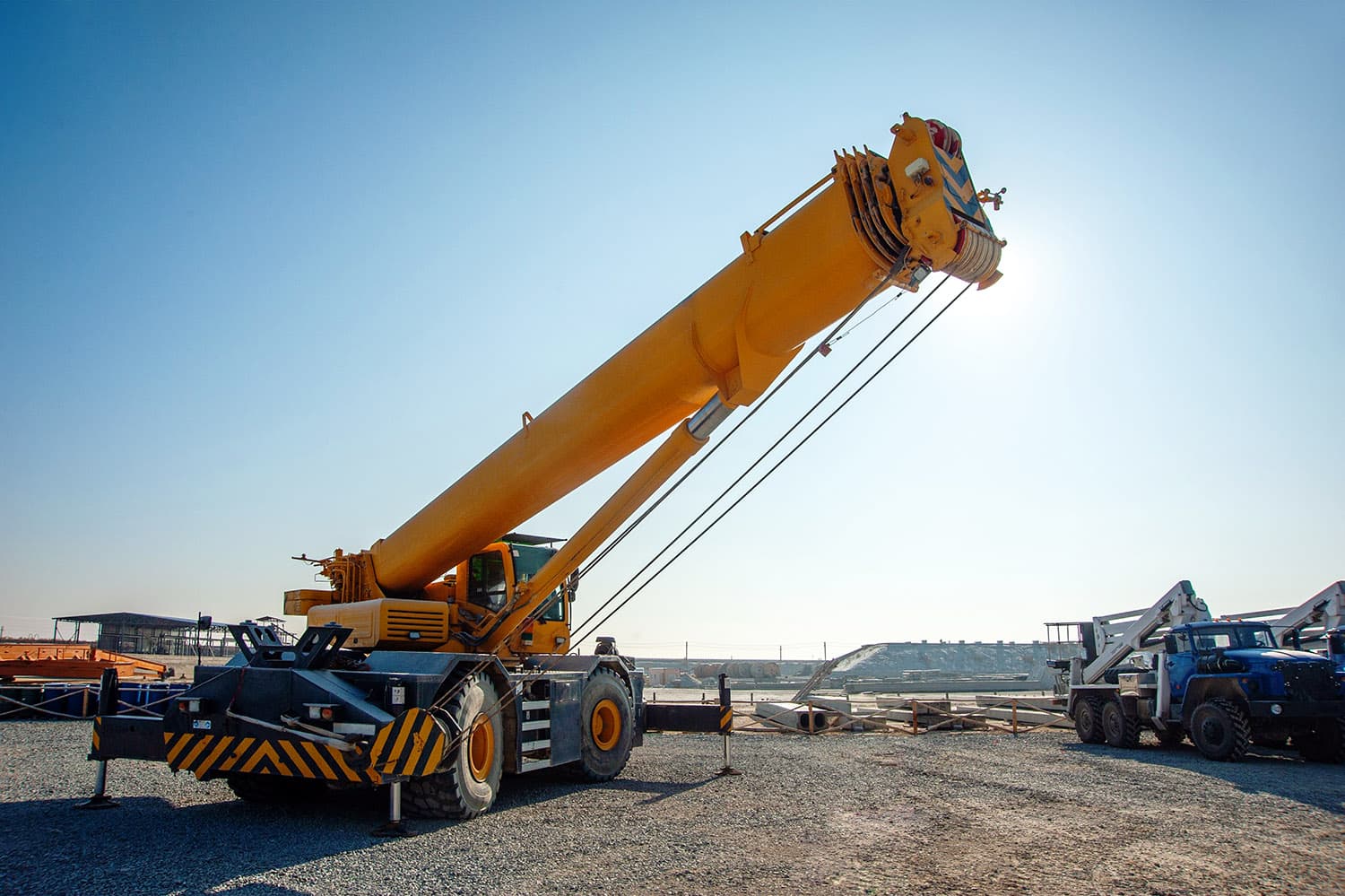 Rough Terrain cranes provide fast access anywhere on site, they are nimble and well suited to uneven ground.