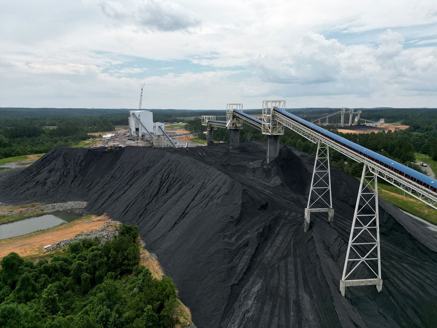 Blue Creek has moved from construction into operating contribution, giving Warrior Met Coal a lower-cost growth platform in U.S. steelmaking coal.