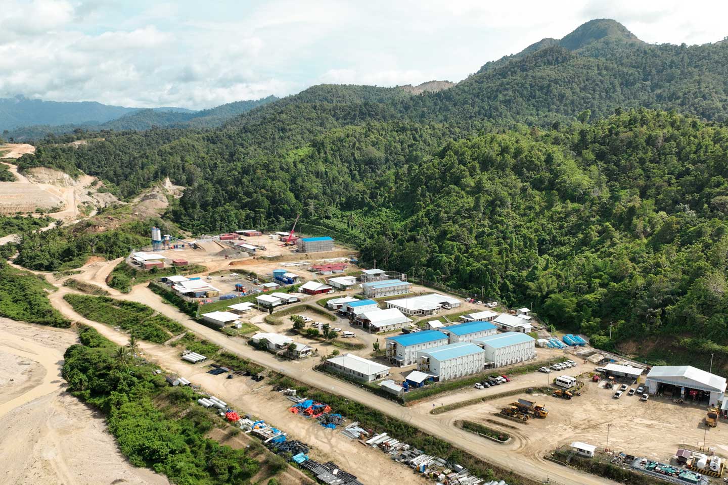 Located in Hulawa Village, Pohuwato Regency, Gorontalo Province, Pani commenced mining activities on 1 October 2025. First gold was successfully poured in the first quarter of 2026.